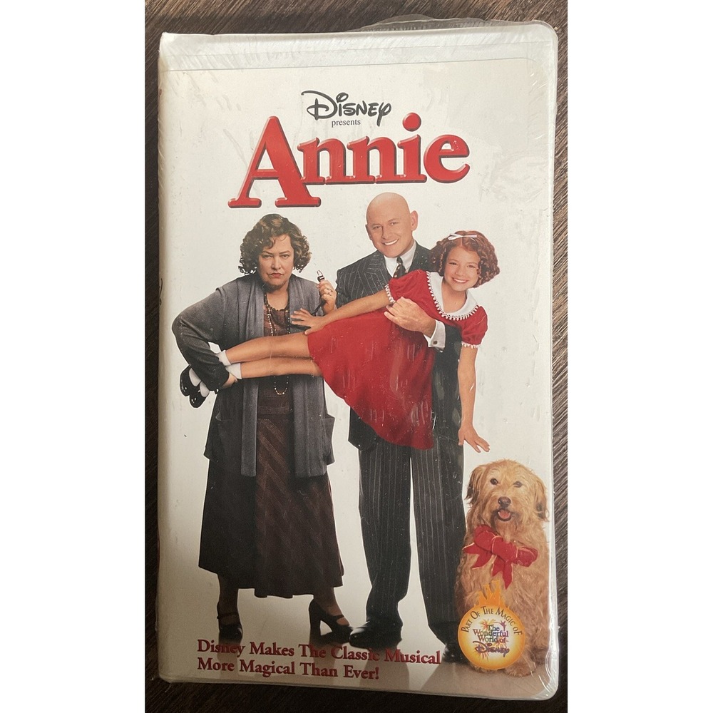 Walt Disney ANNIE VHS Blockbuster Movie Y2K Broadway Kids SEALED NEW Video Tape